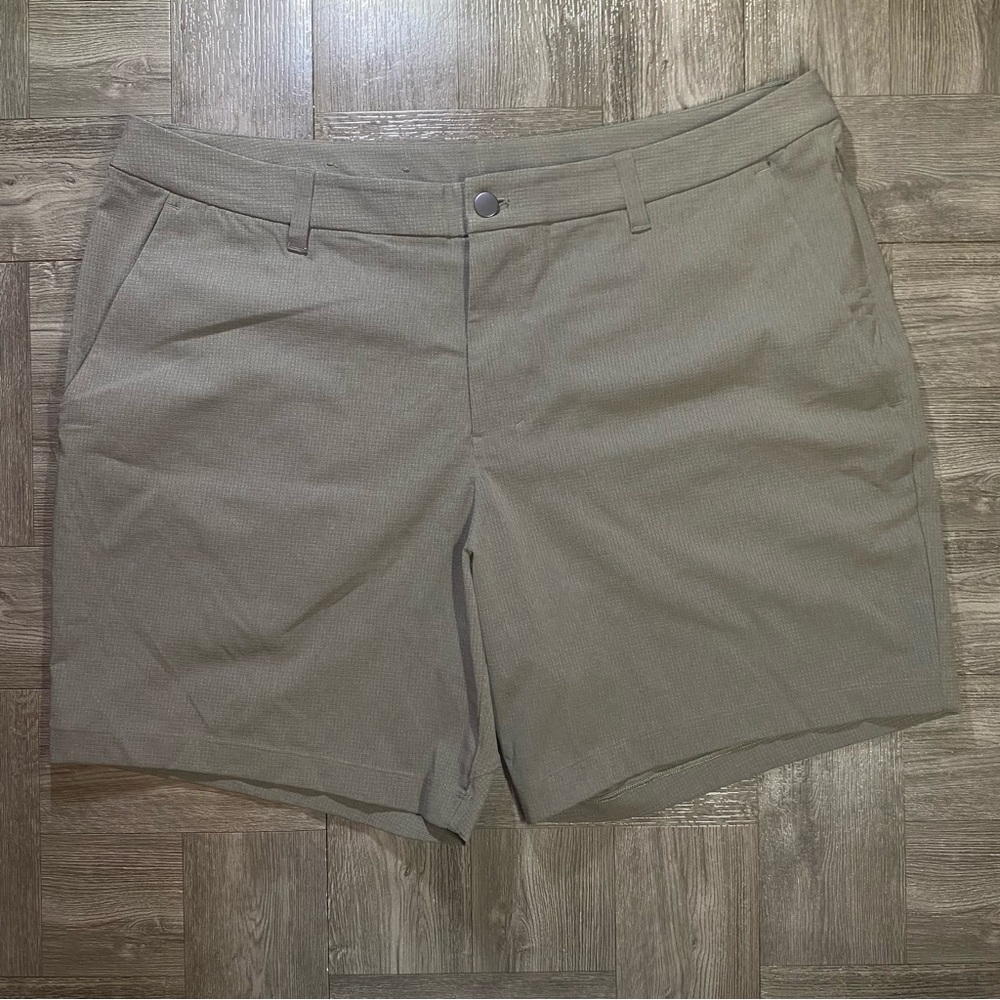 Lululemon Men's Golf  Shorts Commission Chinos Warpstreme Stretch Gray - 38 x 6"